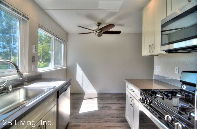 Building Photo - 300 Franciscan Ct