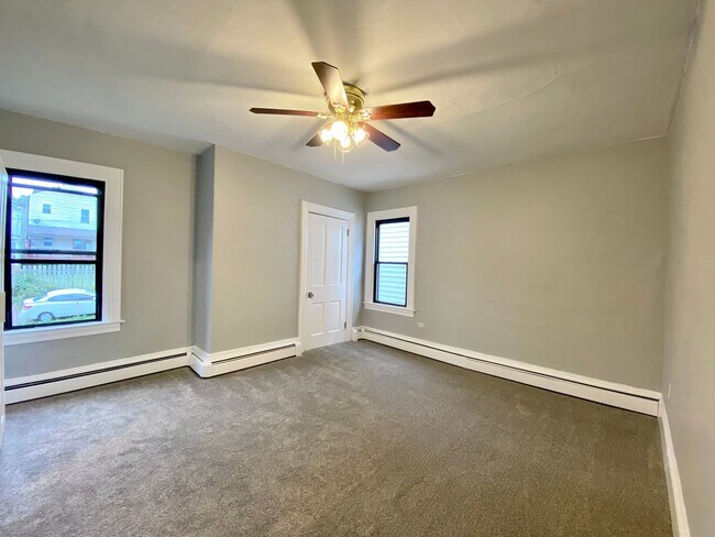 Building Photo - Renovated 2 Bed/1.5 Bath on a Quiet Street in Mt. Washington!  Available July1st!