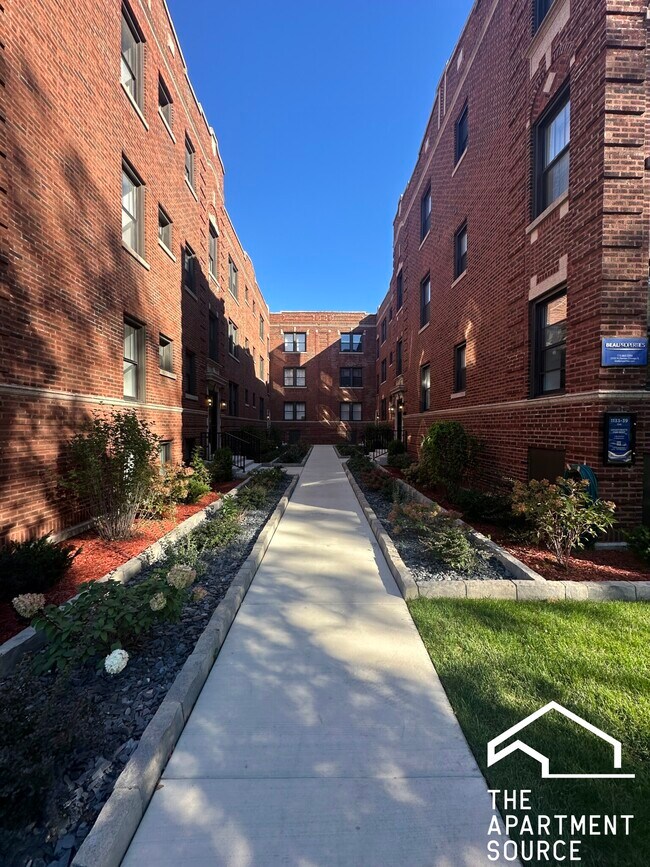 Building Photo - 1307 Oak Ave