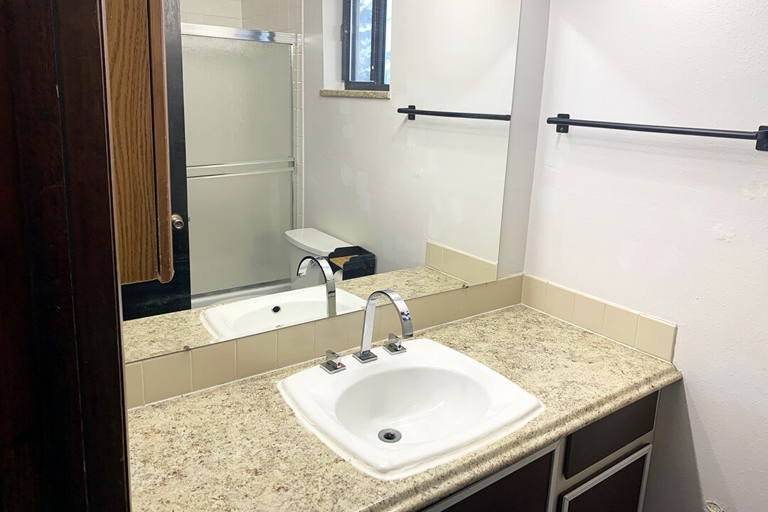 Bathroom - Upstairs - 4482 North Grant Avenue