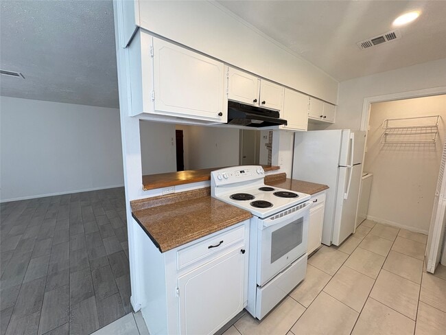 Building Photo - 2502 Marble Falls Dr