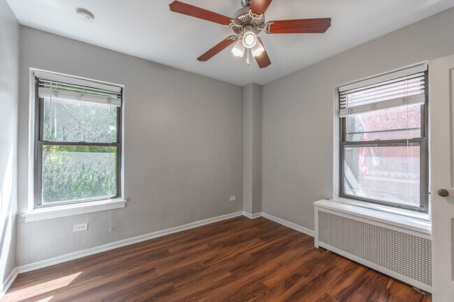 Building Photo - 1140 N La Salle Dr