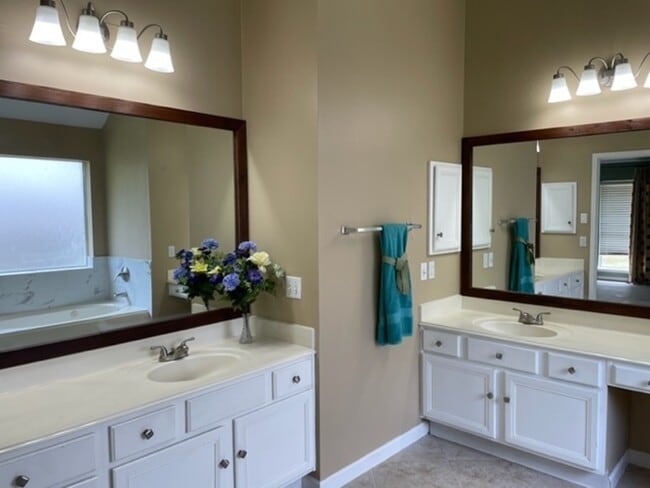 Building Photo - 7114 Glen Rosa Dr