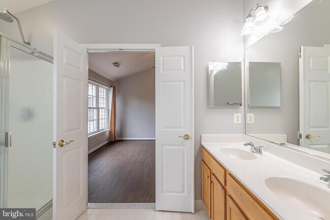 Building Photo - 24635 Kings Canyon Square