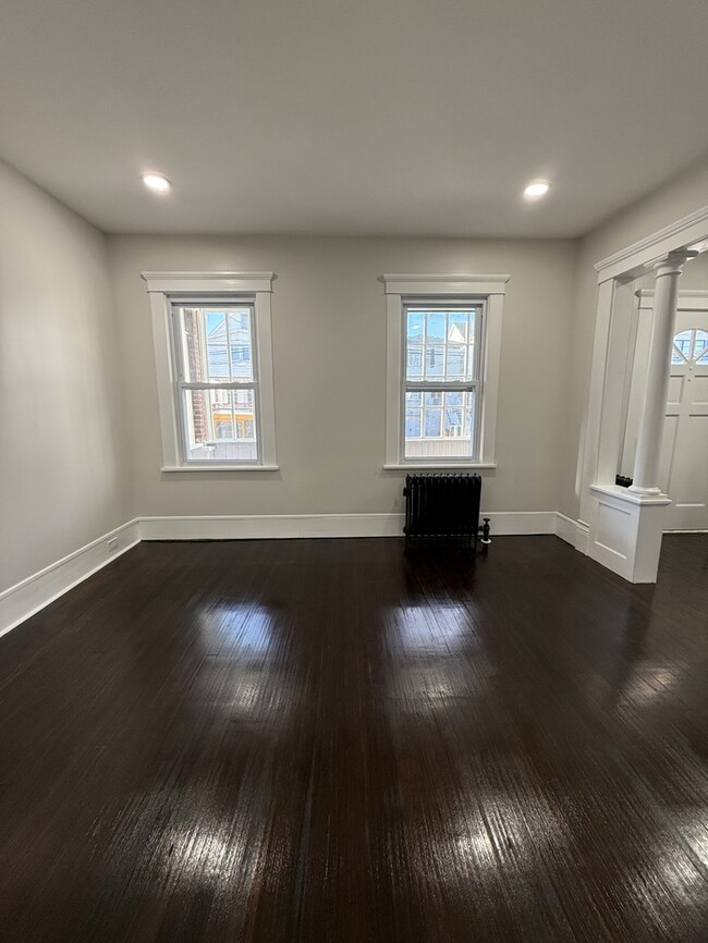 Building Photo - 438 Neville St