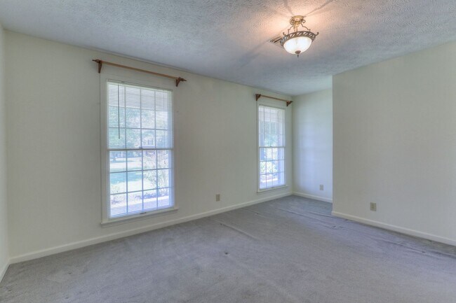 Building Photo - 2303 Friendship Dr