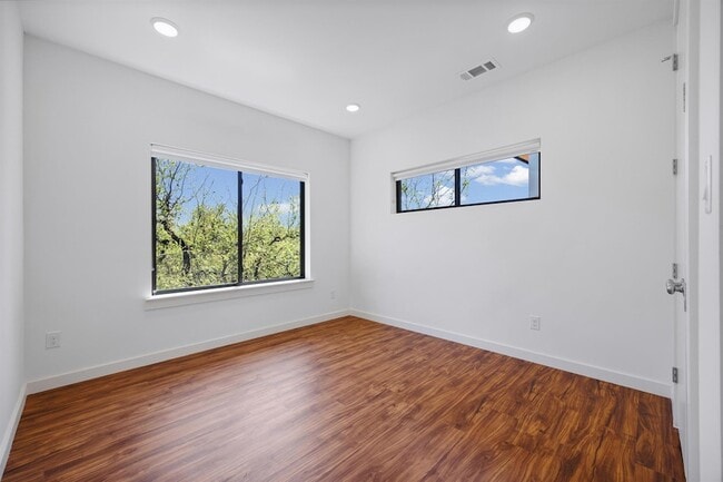 Building Photo - 480A Starlight Village Unit