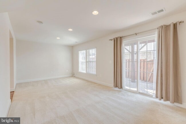 Building Photo - 6266 Summit Point Ct