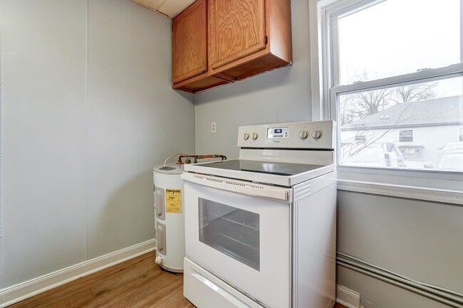 Building Photo - 29 N Main St