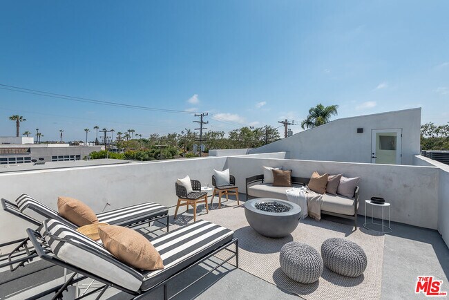 Building Photo - 4095 Sawtelle Blvd