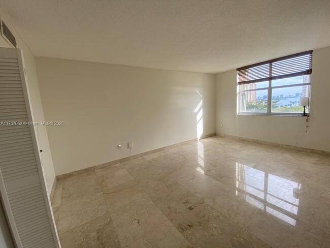 Building Photo - 11111 Biscayne Blvd