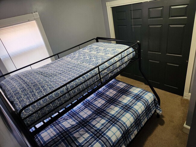 Building Photo - 663 Hevey St