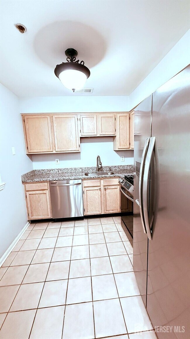 Building Photo - 434 Waterford Dr