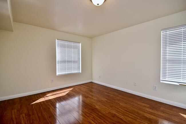 Building Photo - 2nd Level Specious One Bedroom Condo at Copper Sands!