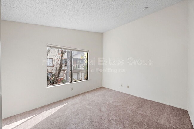 Building Photo - 38860 Cherry Glen Common