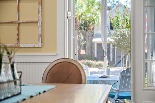 Building Photo - 2469 Bungalo Ln