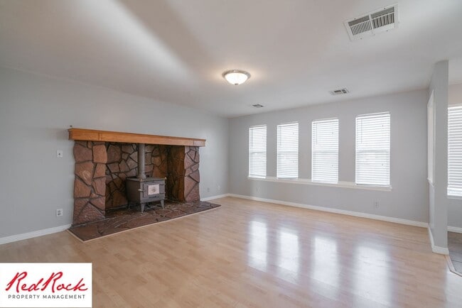 Building Photo - 237 N Scenic Dr W