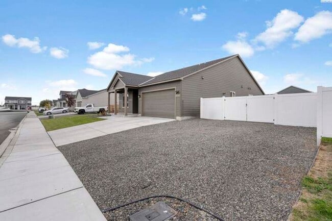 Building Photo - 308 Ruby Ave