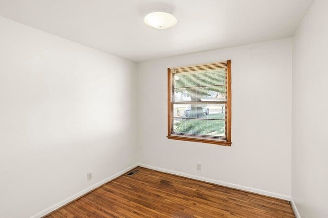 Building Photo - 2510 9th Ave S