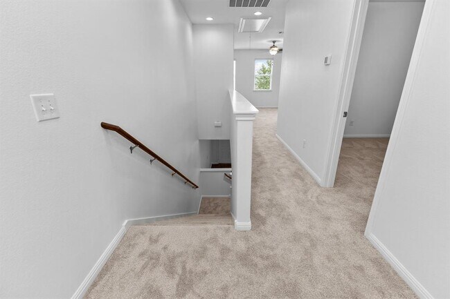 Building Photo - 213 Michaelis Dr