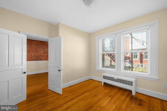 Building Photo - 602 W 20th St