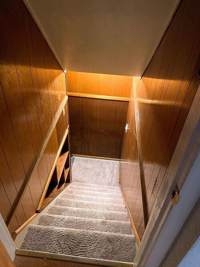 Building Photo - 3 Bedroom Semi-Detached house