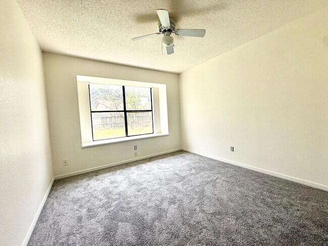Building Photo - 2107 Willow Way