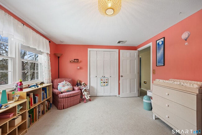 Building Photo - 10 Candlewood Ln