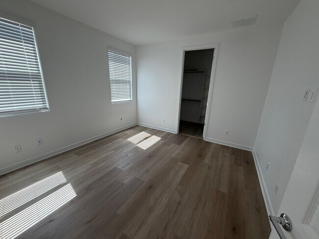 Building Photo - 36375 W Leonessa Ave