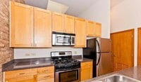 Building Photo - Gorgeous 2 Bedroom Apartment in Avondale - Laundry In Unit!
