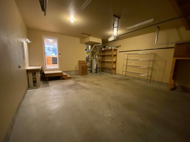 Building Photo - 3-BR Craftsman Home in SE Bend
