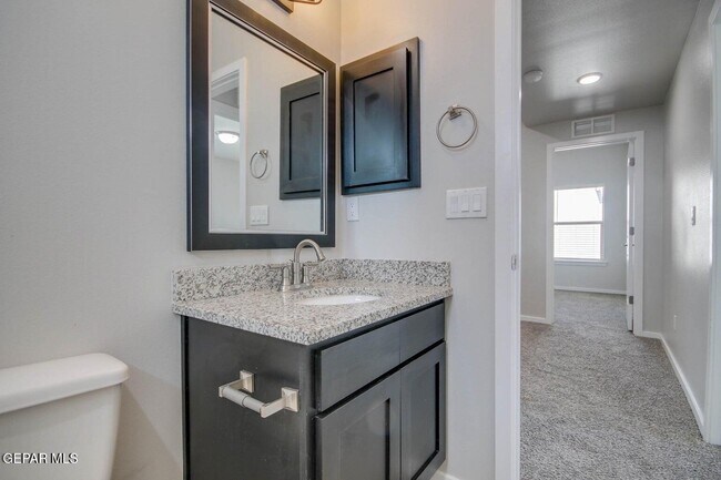 Building Photo - 916 Mormon Tea Dr