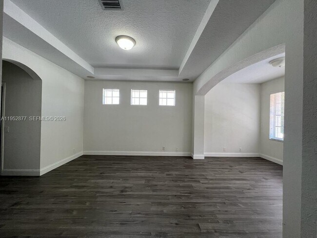 Building Photo - 1971 Harbor View Cir