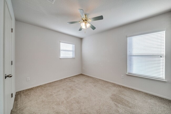 Building Photo - 3-BEDROOM HOME IN CROSSING AT WINDCREST