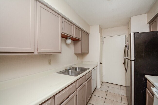 Building Photo - 9700 Leawood Blvd