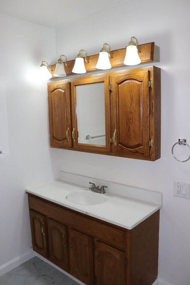 Building Photo - 2416 Cedar Dr