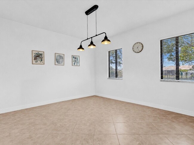 Building Photo - 2414 Venetian Way