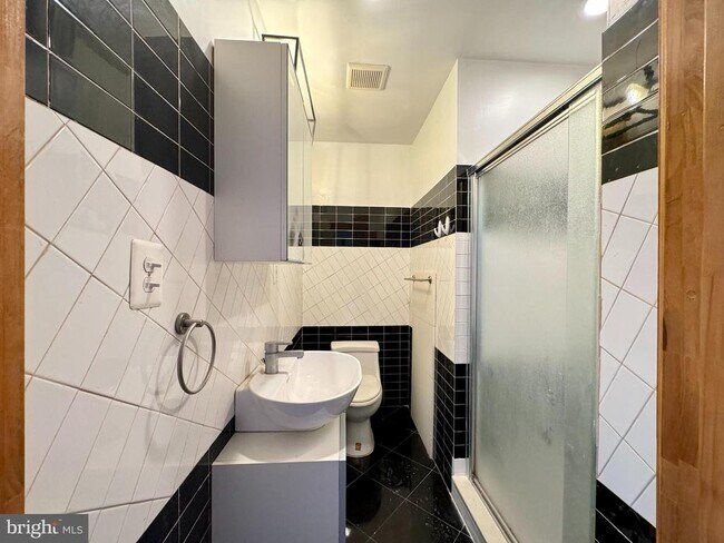 Building Photo - 1301 Vine St