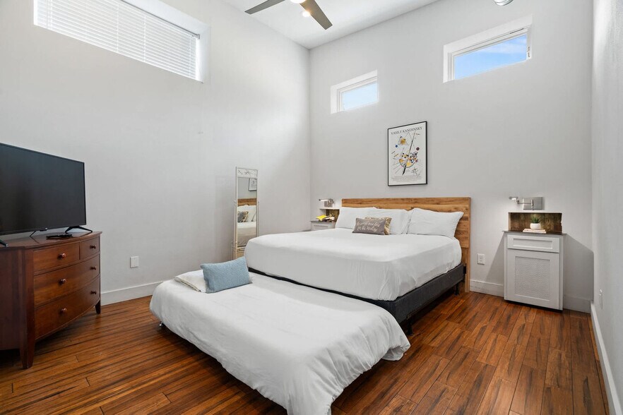 Building Photo - 9801 Mor Dr