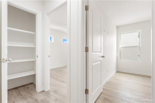 Building Photo - 2312 Corales St