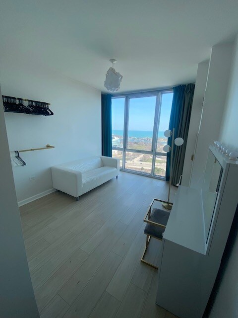 2nd bendroom - 1629 S Prairie Ave