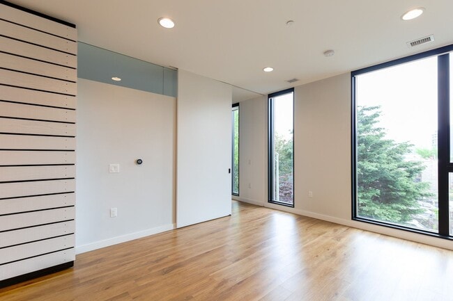 Building Photo - Terrific One Bedroom Condo in Truxton Circle!