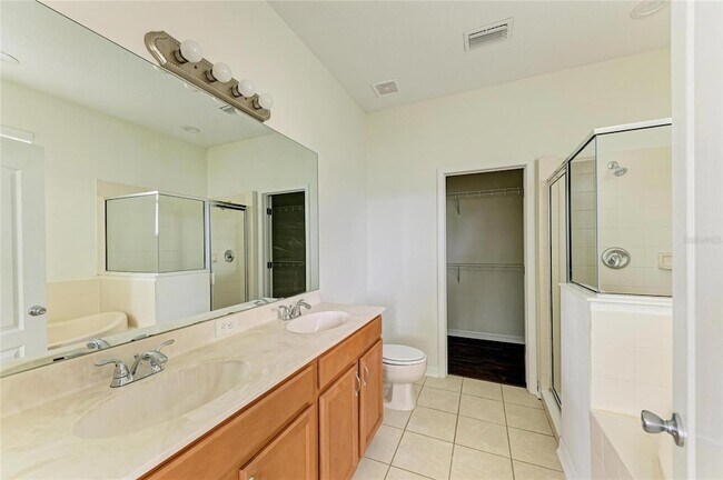 Building Photo - 15121 Searobbin Dr