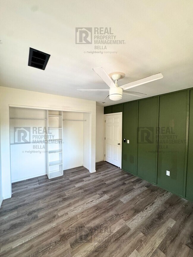 Building Photo - Spacious 2-Bedroom Home on Expansive Lot i...