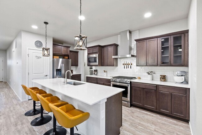 Building Photo - 4 Bedroom, 3 Bathroom 2.8 miles from Old T...