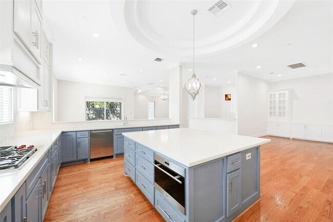 Building Photo - 201 Mayerling Dr