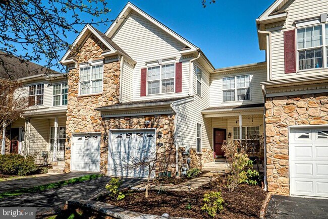 Building Photo - 227 Birchwood Dr
