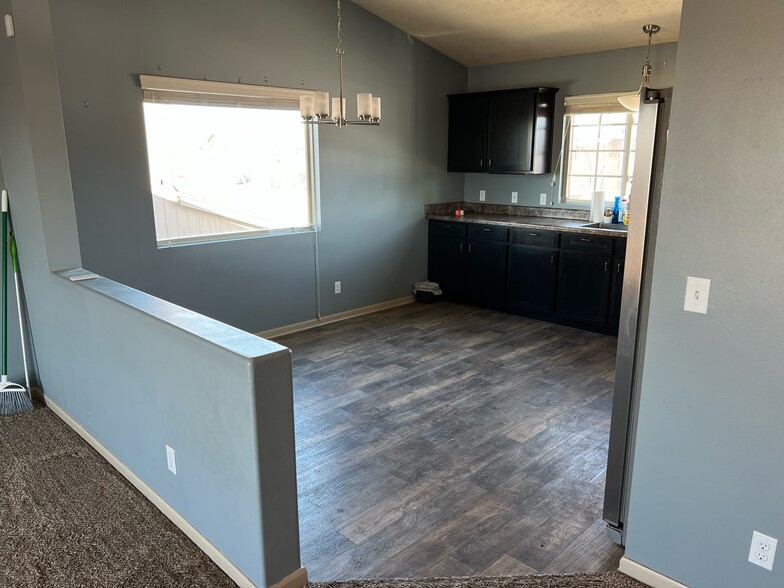 Kitchen/Dining - 13904 S 42nd Ave