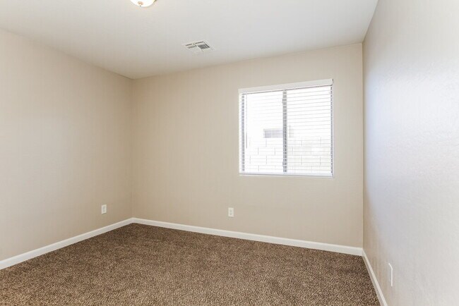 Building Photo - 25675 W Satellite Ln