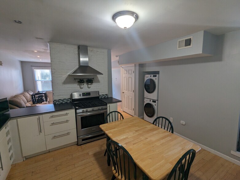 Kitchen - 1824 Fox Way
